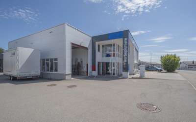 Moderner Firmenstandort zum Wohnen und Arbeiten - hier geht die Sonne auf in luftiger Höhe über Schramberg