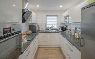 Sonniges Zweifamilienhaus in begehrter Lage