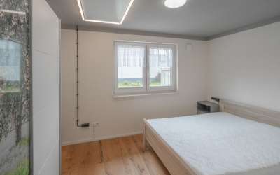 Neuwertiges, freistehendes Einfamilienhaus im Bungalowstil