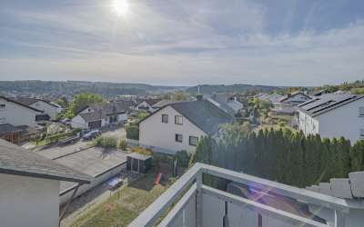 3-Zimmer-Dachgeschosswohnung - Modernes Wohnen mit viel Licht