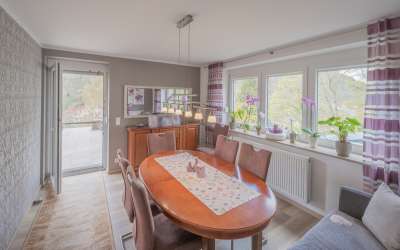 Sonniger Platz für Rendite und Ertrag: das klug aufgeteilte 3 Familienhaus am Stadtrand