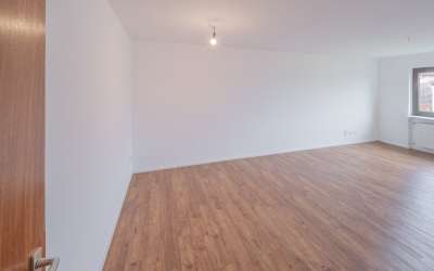 Neu renoviert: 3 Zimmer Mietwohnung im Erdgeschoss mit Terrasse