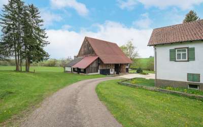 Wohnhaus mit Stallungen und großem Grundstück in absoluter Alleinlage; ideal für Tierhaltung