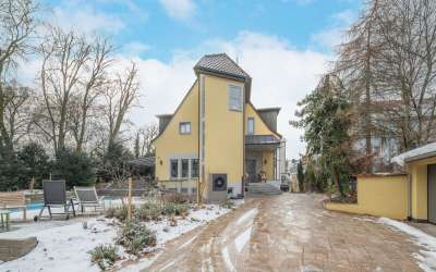 Modernisierte sonnige Stadtvilla für die ganze Familie