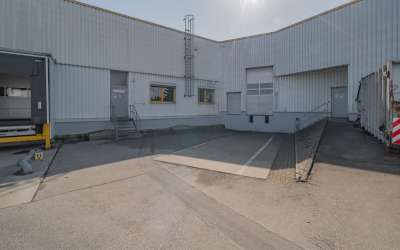 Große Lagerfläche direkt an der A81