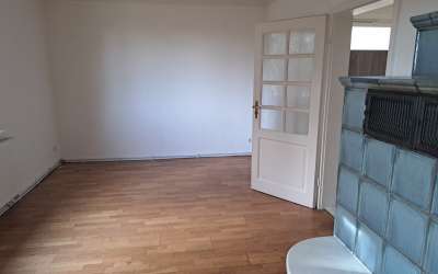 Hier ist viel Platz für Romantik und ländliche Idylle: neu modernisierte 4 Zimmer Wohnung mit Chick und Charme