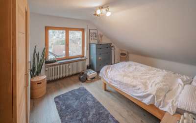 Modernes und ruhiges 2 Familien Haus mit wunderschönem Ausblick ins Tal