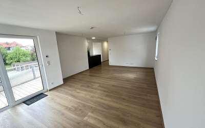 Modernes Wohnen mit Stil – barrierefrei, zentral und dennoch ruhig: 2,5 Zimmer Eigentumswohnung mit Komfort und schick