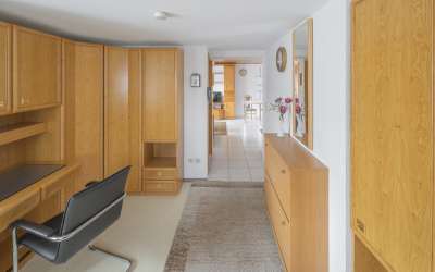 Viel Platz für Sonne und Gemütlichkeit: Einfamilienhaus mit ganz schön Platz und drei Einliegerwohnungen