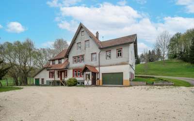 Wohnhaus mit Stallungen und großem Grundstück in absoluter Alleinlage; ideal für Tierhaltung