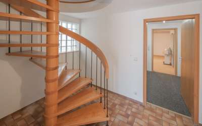 Freistehendes Einfamilienhaus mit 2 Wohnungen