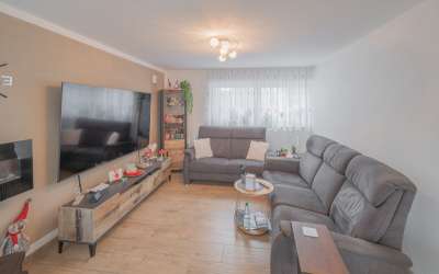 Sonniges Zweifamilienhaus in begehrter Lage