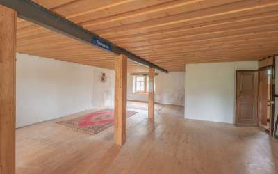 Wohnhaus mit Stallungen und großem Grundstück in absoluter Alleinlage; ideal für Tierhaltung