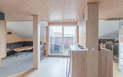 Freistehendes Zweifamilienhaus mit viel Platz!
