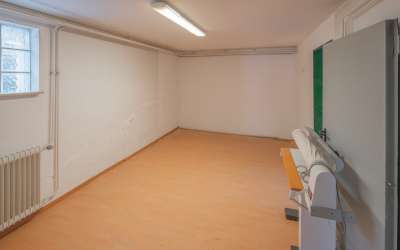 Freistehendes Einfamilienhaus mit 2 Wohnungen