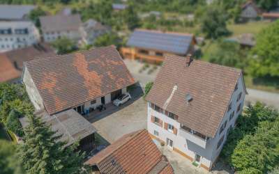 Landwirtschaftliches Gebäude mit viel Platz und großem Grundstück