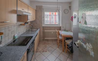 Zeit für einen Tapetenwechsel: sonnenverwöhnte 2-Zimmer-Eigentumswohnung mit sonnigem Balkon