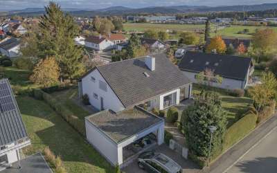 Sonnig, idyllisch, ländlich romantisch und schön: Einfamilienhaus in familiärer Lage!