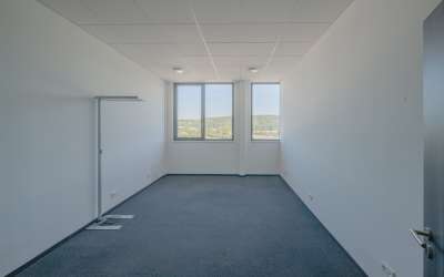 Moderne Bürofläche direkt an der Autobahn