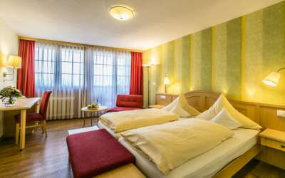 Sensationelles, first class Tagungs- und Wellnesshotel mit Schwarzwaldpanorama - idyllische Lage, top gepflegt, hier ist Platz für Ihr Unternehmen