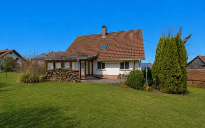 Bereit für eine sonnige Landpartie? Sonniges Einfamilienhaus im beliebten Obereschach.