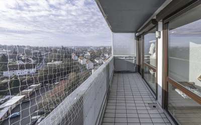 Top renovierte und moderne 4,5-Zimmer-Penthousewohnung mit Blick über die Stadt