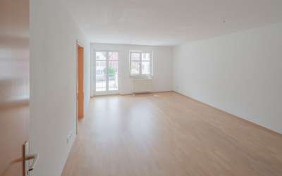 6 Familienhaus mit Gewerbe - in schöner Lage