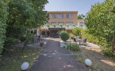 Logenplatz am Kurpark und Therme: Hotel Garni für Ihr Beherbergungskonzept