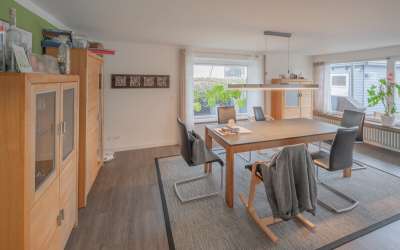 Modernes und ruhiges 2 Familien Haus mit wunderschönem Ausblick ins Tal