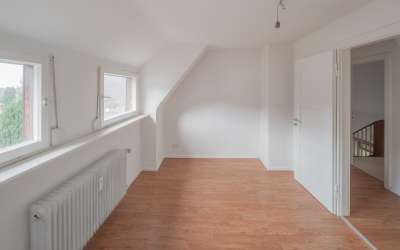 Das charmante Dreifamilienhaus am Ortsrand mit kurzen Wegen ins Grüne und einer enormen Aussicht