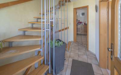 Viel Platz für Moderne, Helligkeit und besonderes Wohnen auf einem enormen Grundstück: das gibt es nicht alle Tage!