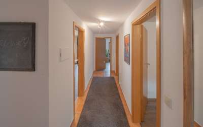 Modernes und ruhiges 2 Familien Haus mit wunderschönem Ausblick ins Tal