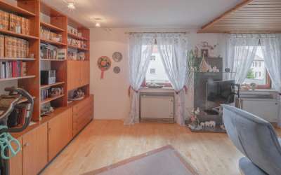 Großzügige Doppelhaushälfte mit einer Einliegerwohnung
