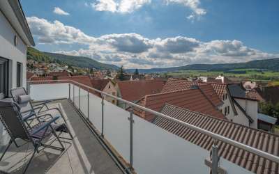 Sonniges und enormes Penthouse mit Heubergpanorama