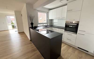 Modernes Wohnen mit Stil – barrierefrei, zentral und dennoch ruhig: 2,5 Zimmer Eigentumswohnung mit Komfort und schick