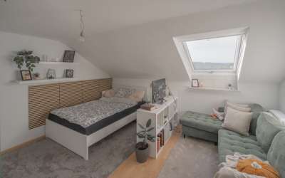 3-Zimmer-Dachgeschosswohnung - Modernes Wohnen mit viel Licht
