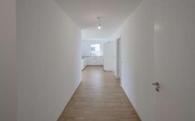 Hier geht die Sonne auf: außergewöhnliche 4 Zimmer-Wohnung im Erdgeschoß