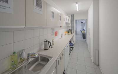 Sonniges, markantes Gewerbeanlageobjekt mit Potential und jungem Baujahr