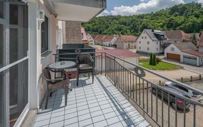 6 Familienhaus mit Gewerbe - in schöner Lage