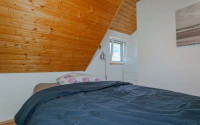 Sonniges Wohnen mit enormen Grundstück, Wohnhaus und XXL-Garage für Werkstättle, Carport oder kleines Lager