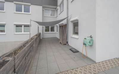 Sofort frei - Moderne 4,5 Zimmer-Eigentumswohnung mit Balkon, Terrasse und Gartenanteil