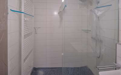 Neu renoviert: 3 Zimmer Mietwohnung im Erdgeschoss mit Terrasse