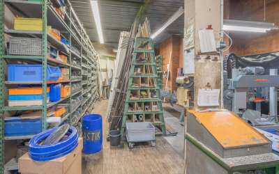Moderne Halle und Büroteil, mit Möglichkeit zur Erweiterung