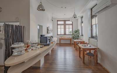 Flagsship-Standort aus Familienbesitz, nur ein Steinwurf zur Altstadt: Hotel mit Potential und guter Einführung