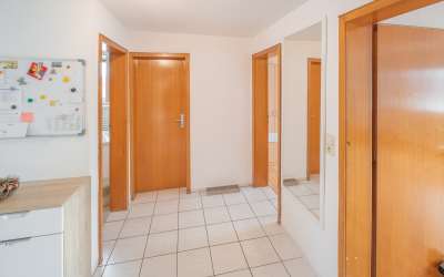 Wenn da nicht die Sonne aufgeht: großzügiges 2 Familienhaus in markanter Halbhöhenlage, mit viel Charme und Licht