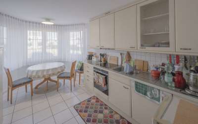 Die charmante und idyllische Erdgeschoßwohnung mit Terrasse - nur ein Steinwurf von Freiburg entfernt: genießen Sie hier den Sommer!