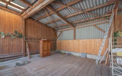 Landwirtschaftliches Gebäude mit viel Platz und großem Grundstück