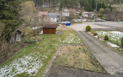 Hier beginnt Lebensqualität - Wohnen im Grünen! Platz für 2-3 Generationen, oder zum Vermieten.