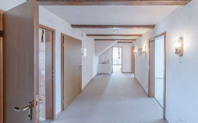 Zentral gelegene 4-Zimmer-Eigentumswohnung mit Garten und Garage