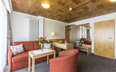 Sensationelles, first class Tagungs- und Wellnesshotel mit Schwarzwaldpanorama - idyllische Lage, top gepflegt, hier ist Platz für Ihr Unternehmen